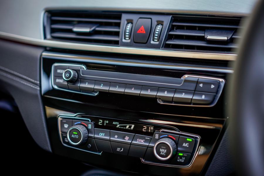 Детали интерьера BMW X1 sDrive20i M Sport 2019 года  (MY) (фото 11 из 23)